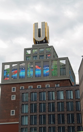 U-Turm mit Bilderuhr